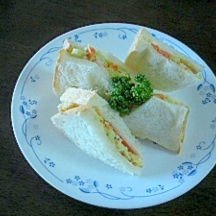 サツマイモサラダのサンドイッチ